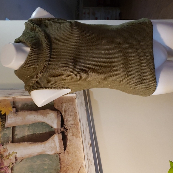 Casual Corner Tank - Picture 2 of 7